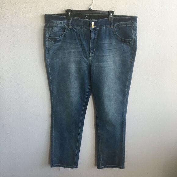 Lane Bryant Medium Wash Straight Leg Fit Jeans 26 - Picture 2 of 12